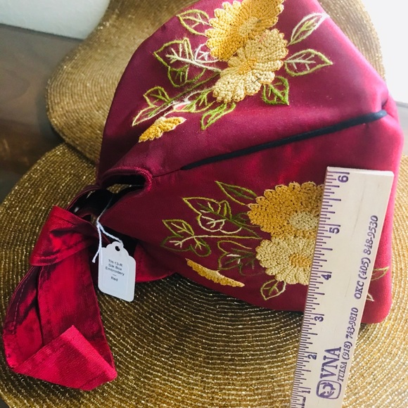 🆕 Hand Embroidered Red Silk Box Purse ♥️ - Picture 3 of 5